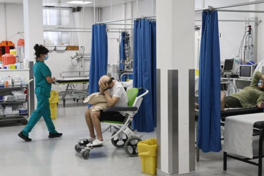 Ο Γολγοθάς των εφημεριών για ασθενείς και υγειονομικούς